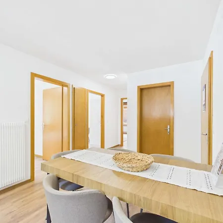 Cozy Alpine Escape For Families & Groups Near סאס-אלמאגל
